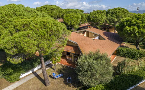 Argentario Giannella Apartment- Orbetello, Toscana: Nube, Pianta, Proprietà, Costruzione, Cielo, Comunita 'Impianto, Albero, Finestra, Vegetazione, Architettura