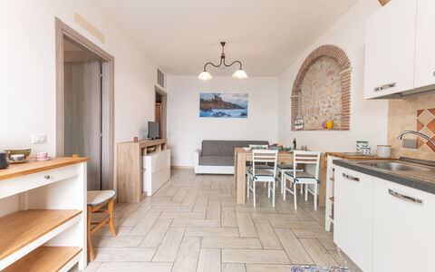 La Casetta dei Pescatori: Cielo, Mobilia, Proprietà, Tavolo, Costruzione, Sedia, Shade, Interior Design, Mobili Da Esterno, Finestra