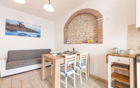 La Casetta dei Pescatori: Cielo, Mobilia, Proprietà, Tavolo, Costruzione, Sedia, Shade, Interior Design, Mobili Da Esterno, Finestra