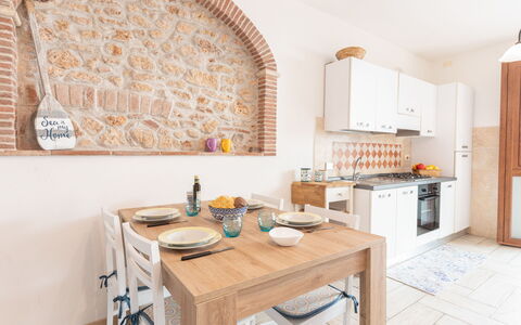 La Casetta dei Pescatori: Cielo, Mobilia, Proprietà, Tavolo, Costruzione, Sedia, Shade, Interior Design, Mobili Da Esterno, Finestra