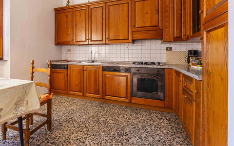 Casa Vacanza Mais - Camaiore, Toscana: Cabinetry, Countertop, Furniture, Property, Building, Kitchen, Drawer, Kitchen Appliance, Wood, Home Appliance