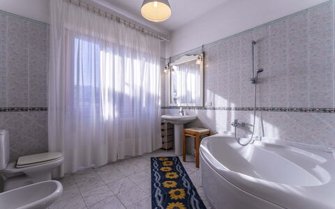 Casa Vacanza Mais - Camaiore, Toscana: Building, Property, Plumbing Fixture, Bathtub, Bathroom, Window, Interior Design, Curtain, Wood