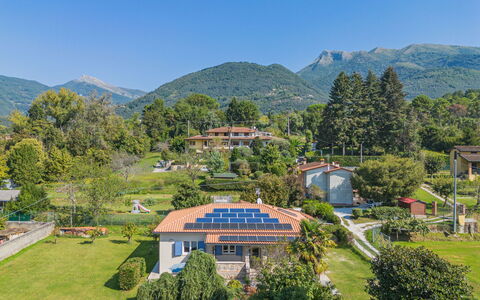 Giardino del Sole: Cielo, Costruzione, Proprietà, Pianta, Nube, Architettura, Finestra, Albero, Urban Design, Pendenza