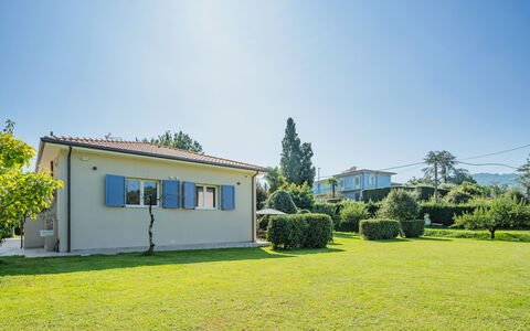 Giardino del Sole: Cielo, Costruzione, Proprietà, Pianta, Nube, Architettura, Finestra, Albero, Urban Design, Pendenza