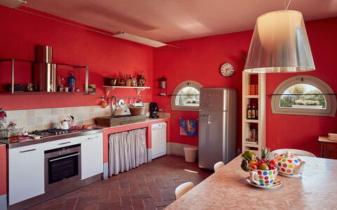 Villa Botinaccio: Cabinetry, Building, Lighting, Picture Frame, Countertop, Kitchen, Wood, Interior Design, Table, Home Appliance