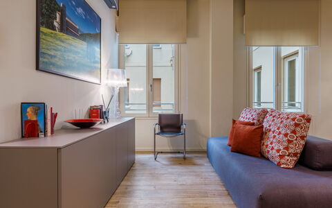 Lucy Florence Charming Modern Apartment Near Piazz: Mobilia, Comfort, Divano, Legna, Interior Design, Architettura, Parete, Pavimentazione, Costruzione, Immobiliare