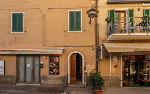 Nel Corso: Plant, Window, Building, Door, Flowerpot, Architecture, Neighbourhood, Residential Area, Facade, Road Surface