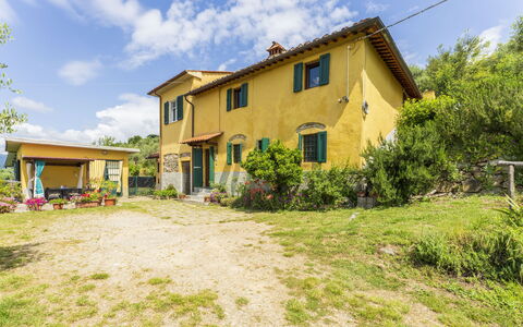 La Casa Di Elda, Holiday Home With Pool, Uzzano, T: Cielo, Nube, Pianta, Costruzione, Proprietà, Finestra, Casa, Albero, Lotto, Vegetazione