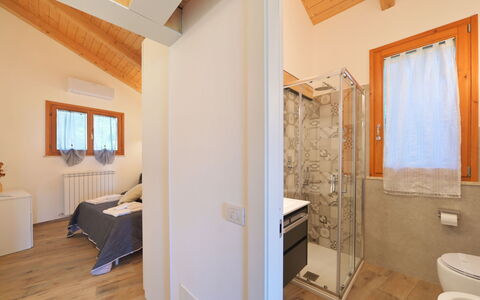 La Spiaggia: Costruzione, Azzurro, Finestra, Legna, Comfort, Interior Design, Bagno, Pianta Della Casa, Pavimentazione, Idraulico Fixture