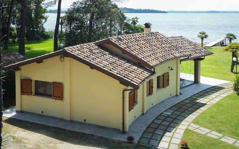 La Spiaggia: Costruzione, Cielo, Pianta, Proprietà, Finestra, Acqua, Albero, Casa, Legna, Lotto