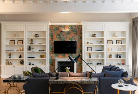 Bargello Penthouse Luxury Apartment in Florence by: Marrone, Mobilia, Proprietà, Divano, Tavolo, Pianta, Cornice, Legna, Pianta Della Casa, Interior Design