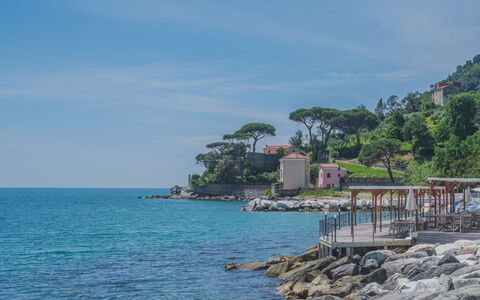 Onda Marina: Water, Sky, Cloud, Azure, Tree, Plant, Bank, Lake, Arecales, Beach