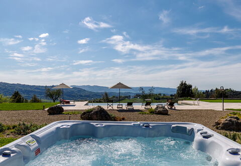 Villa Velari In Volterra With Private Pool, Ac: Cielo, Acqua, Nube, Pianta, Azzurro, Piscina, Mobili Da Esterno, Shade, Tempo Libero, Paesaggio