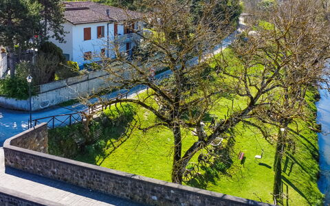 La Casa del Ponte Romano: Sky, Cloud, Water, Plant, Swimming Pool, Building, Blue, Azure, Tree, House
