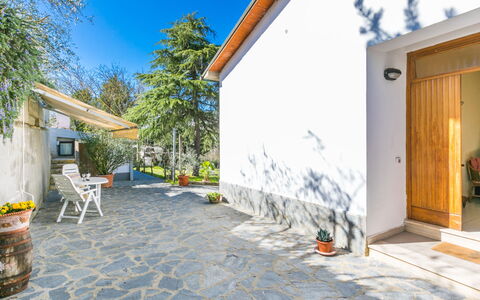 La Casa del Ponte Romano: Sky, Cloud, Water, Plant, Swimming Pool, Building, Blue, Azure, Tree, House