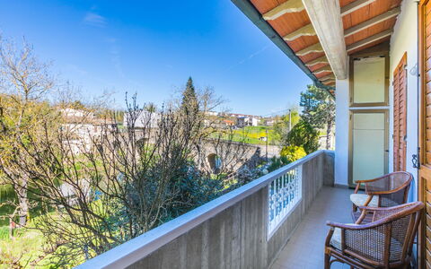 La Casa del Ponte Romano: Sky, Cloud, Water, Plant, Swimming Pool, Building, Blue, Azure, Tree, House