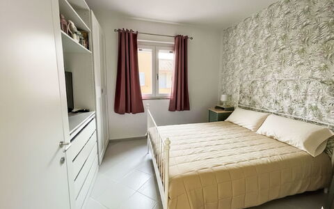 Chez Lisa: Mobilia, Interior Design, Pavimentazione, Pavimento, Parete, Camera Da Letto, Letto, Legna, Camera, Soffitto