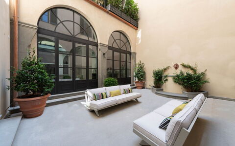 Duomo Penthouse: Pianta, Proprietà, Costruzione, Interior Design, Illuminazione, Architettura, Vaso Di Fiori, Comfort, Pianta Della Casa, Zona Residenziale