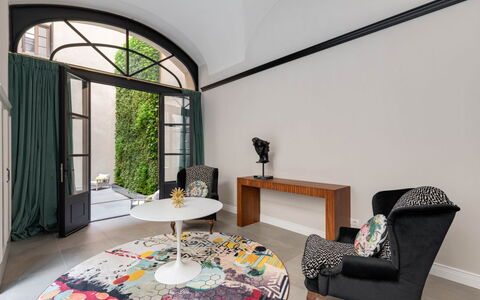 Duomo Penthouse: Tavolo, Proprietà, Costruzione, Finestra, Pianta, Comfort, Illuminazione, Architettura, Interior Design, Casa