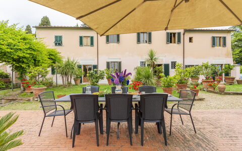 Villa Montegattoli, Pool, Landscape, Wifi, Ac: Pianta, Tavolo, Mobilia, Finestra, Costruzione, Sedia, Mobili Da Esterno, Albero, Tavolo Esterno, Giallo