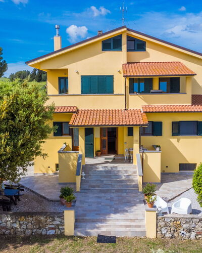 Podere la Maestà: Cloud, Plant, Building, Sky, Window, Property, Blue, House, Tree, Cottage