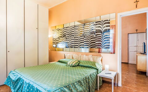 Moneglia 160: Interior Design, Pavimentazione, Pavimento, Letto, Camera Da Letto, Mobilia, Legna, Lenzuolo, Camera, Tessile