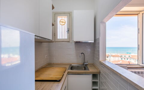 San Vincenzo 240: Rubinetto, Controsoffitto, Lavandino Della Cucina, Cabinetry, Lavello, Proprietà, Idraulico Fixture, Costruzione, Legna, Cucina