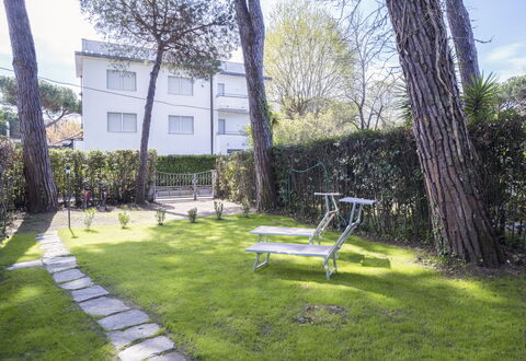 Dimora Del Capitano: Pianta, Proprietà, Panchina, Cielo, Costruzione, Albero, Lotto, Vegetazione, Architettura, Mobili Da Esterno