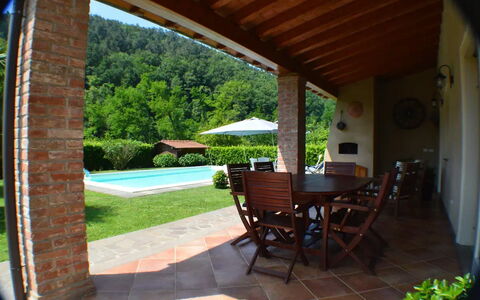 Villa Carducci: Pianta, Mobilia, Proprietà, Tavolo, Sedia, Costruzione, Vaso Di Fiori, Shade, Mobili Da Esterno, Interior Design
