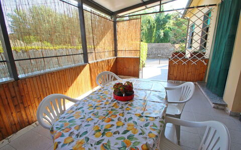 Casa Leonardo: Pianta, Mobilia, Proprietà, Costruzione, Tavolo, Sedia, Legna, Interior Design, Albero, Mobili Da Esterno