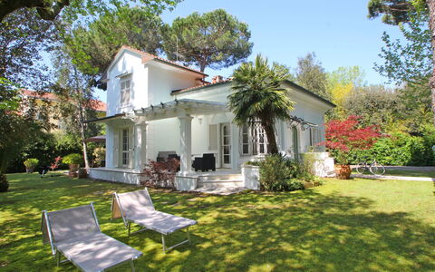 Villa Le Macchie: Pianta, Cielo, Costruzione, Proprietà, Finestra, Albero, Casa, Lotto, Villetta, Zona Residenziale