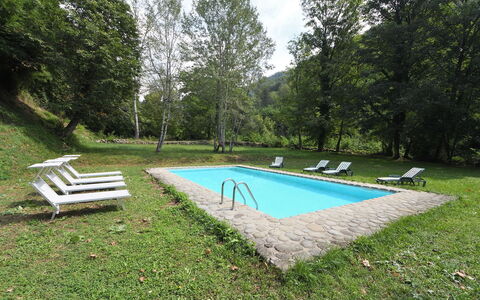 Villa Del Mulino: Acqua, Pianta, Piscina, Shade, Albero, Mobili Da Esterno, Erba, Cielo, Paesaggio Naturale, Tempo Libero