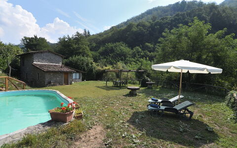 Casa Antelminelli: Pianta, Acqua, Cielo, Nube, Albero, Mobili Da Esterno, Shade, Montagna, Costruzione, Paesaggio Naturale