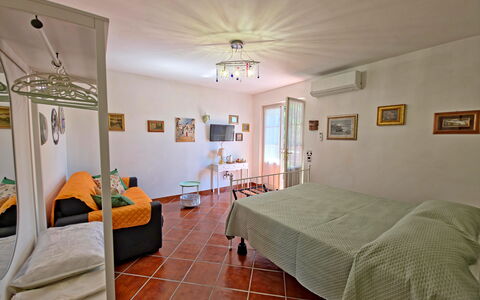 Casa Luigi: Mobilia, Interior Design, Pavimento, Pavimentazione, Letto, Parete, Camera Da Letto, Soffitto, Camera, Legna