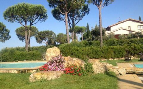 Maremma Retreat: Pianta, Cielo, Fiore, Comunita 'Impianto, Albero, Botanica, Lotto, Costruzione, Erba, Paesaggio Naturale