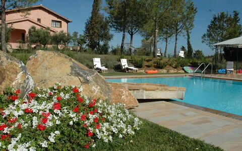 Maremma Retreat: Acqua, Pianta, Fiore, Cielo, Albero, Finestra, Piscina, Costruzione, Erba, Immobiliare