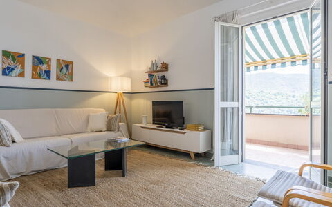 Emma House, Terrace and Sea View, Moneglia: Mobilia, Cornice, Proprietà, Azzurro, Finestra Cieca, Divano, Comfort, Interior Design, Legna