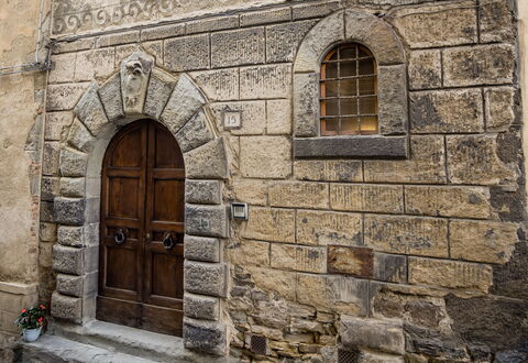 Rose's Palace: Proprietà, Finestra, Legna, Porta, Muratura, Architettura, Costruzione, Brick, Facciata