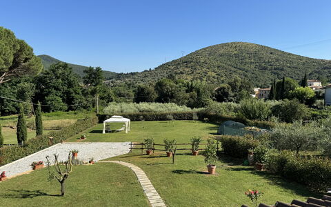Casa Viviani: Cielo, Pianta, Montagna, Paesaggio Naturale, Albero, Botanica, Vegetazione, Lotto, Highland, Erba
