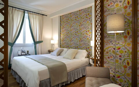 Boheme With Beach & Breakfast Included: Mobilia, Proprietà, Costruzione, Comfort, Decorazione, Tessile, Telaio Del Letto, Interior Design, Legna, Pavimento