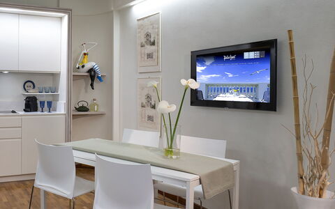 Boheme With Beach & Breakfast Included: Mobilia, Proprietà, Tavolo, Pianta, Azzurro, Cabinetry, Interior Design, Costruzione, Pavimento, Sedia