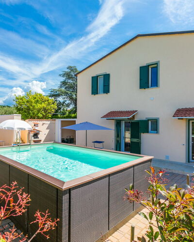 Da Lisa: Swimming Pool, Leisure, Resort, Outdoor Furniture, Umbrella, Eco Hotel, Chair, Shade, Hotel, Houseplant