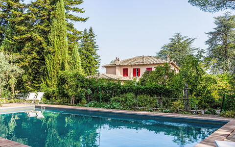 Il Giardino di Eugenia: Water, Plant, Sky, Azure, Building, Swimming Pool, Botany, Natural Landscape, Tree, Grass