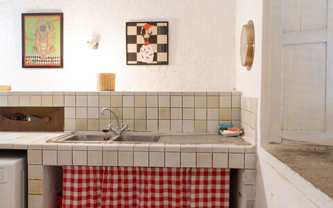 Il Giardino di Eugenia: Kitchen Sink, Cabinetry, Tap, Sink, Property, Plumbing Fixture, Countertop, Wood, Kitchen, Interior Design