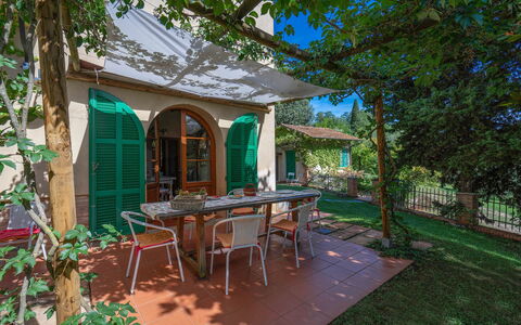 La Tesa Country House With Pool S. Gimignano: Costruzione, Pianta, Tavolo, Mobilia, Finestra, Albero, Shade, Sedia, Mobili Da Esterno, Tavolo Esterno