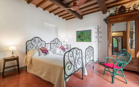 La Tesa Country House With Pool S. Gimignano: Mobilia, Costruzione, Comfort, Interior Design, Illuminazione, Pianta, Legna, Casa, Telaio Del Letto, Pavimento