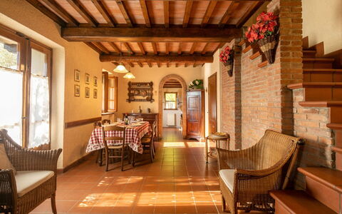 La Maggiolina & La Bastide: Mobilia, Proprietà, Finestra, Costruzione, Legna, Sedia, Tavolo, Interior Design, Architettura, Pavimentazione