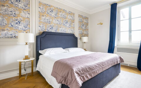 Albizi Penthouse: Mobilia, Proprietà, Finestra, Blu, Azzurro, Costruzione, Legna, Tessile, Comfort