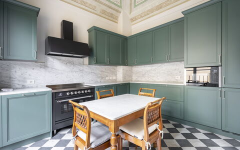 Albizi Penthouse: Cabinetry, Controsoffitto, Mobilia, Cucina Stufa, Legna, Cucina, Tavolo, Elettrodomestico Da Cucina, Interior Design, Architettura