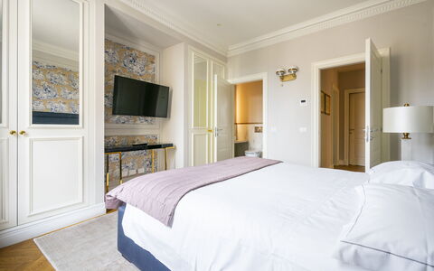 Albizi Penthouse: Mobilia, Proprietà, Comfort, Costruzione, Azzurro, Legna, Letto, Interior Design, Lampada, Telaio Del Letto